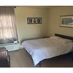 Cole Manor Motel By Oyo Love Field Market Center