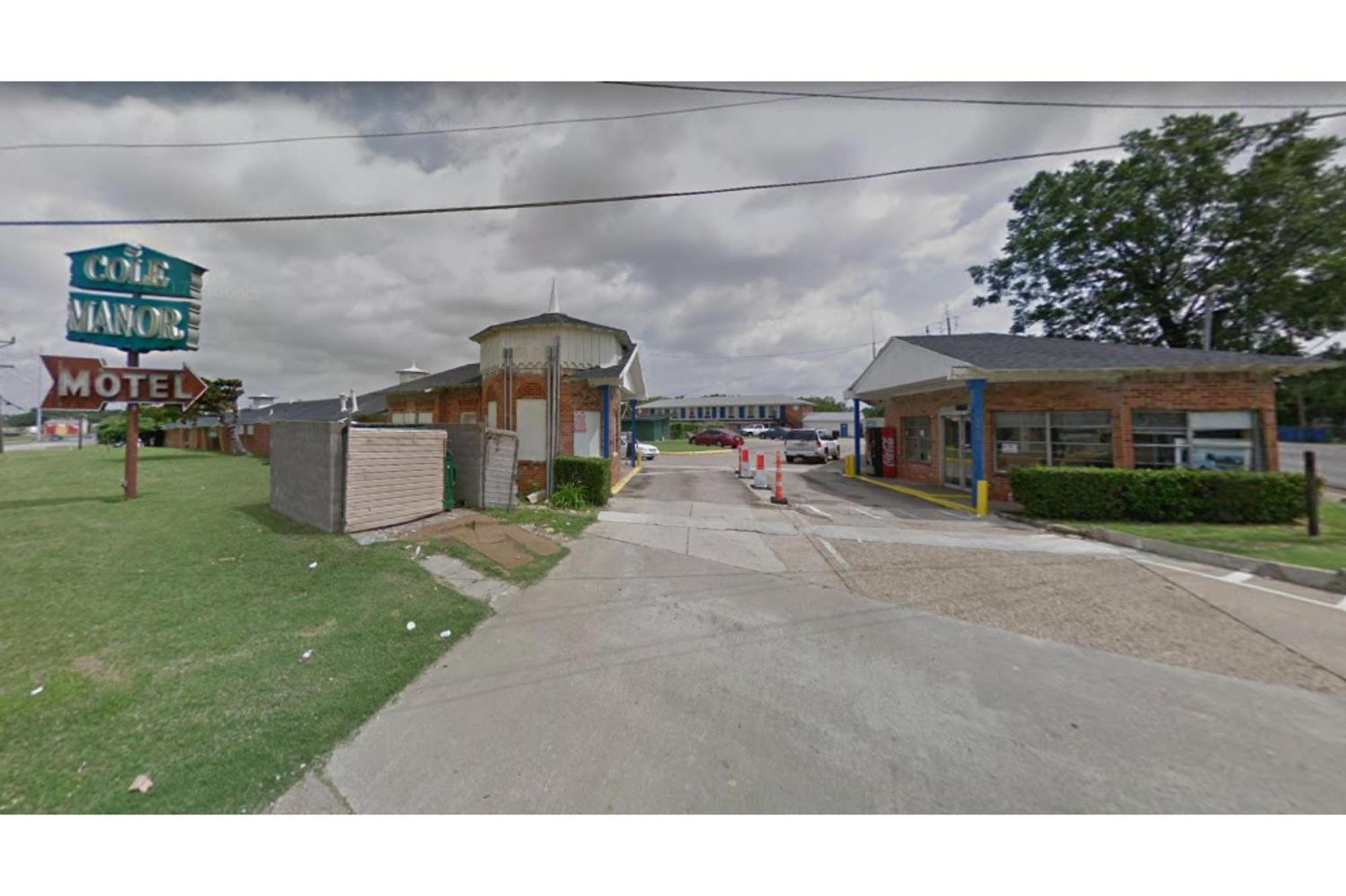 Cole Manor By Oyo Field Market Center Motel 2*
