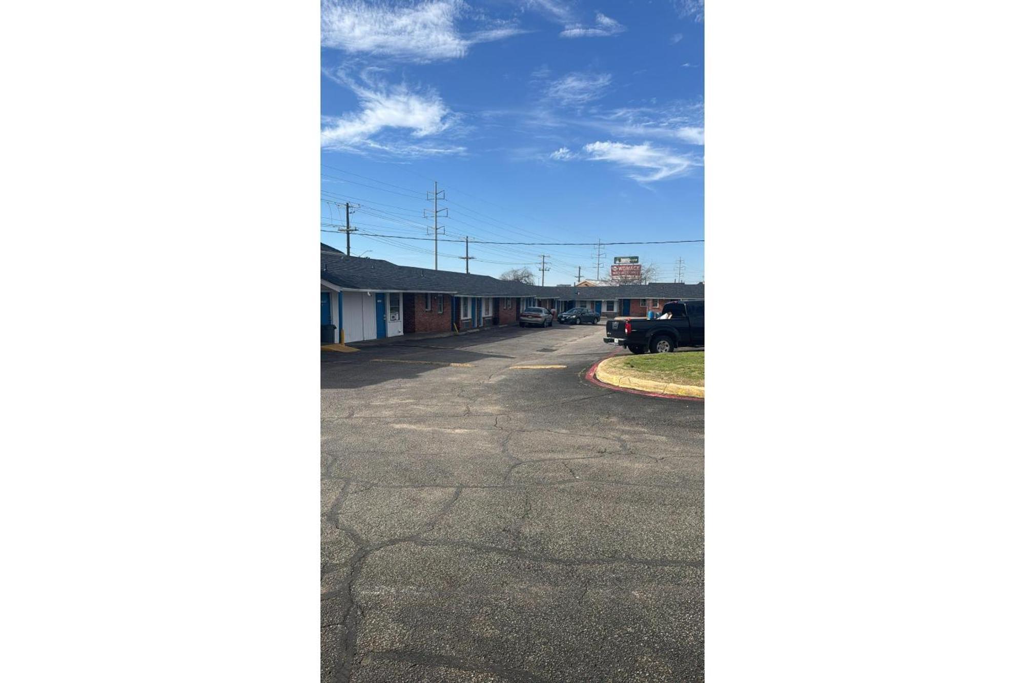 Motel Cole Manor By Oyo Field Market Center