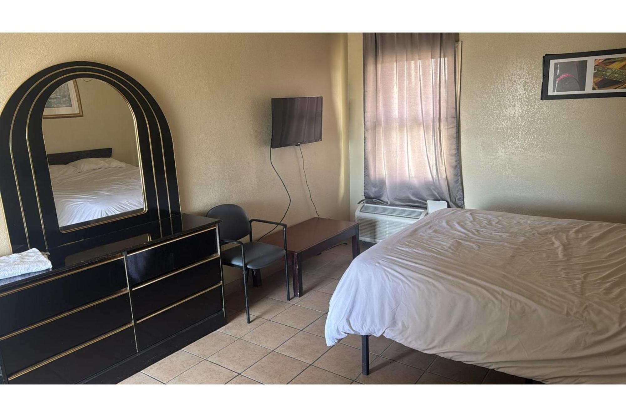 Motel Cole Manor By Oyo Field Market Center Dallas